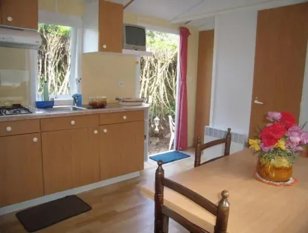 Mobil-home sur Terrain Privé au Calme Отели в г. Плобаналек-Лескониль