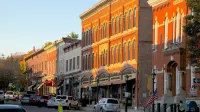 Gateway to the Berkshires - Renovated downtown apartment