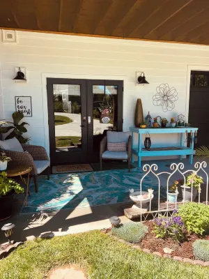 "Stay A While" Couples Retreat - One Block from Main Street! Hotels in Weaverville