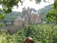 large comfortable house for 2 to 6 people, directly on the Moselle, with WiFi