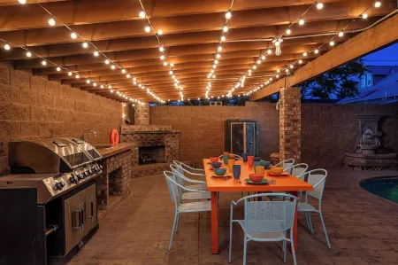 Pool+Gameroom+Minigolf+Spacious+16m to White Sands Отели рядом с достопримечательностью «Парк Вашингтон»