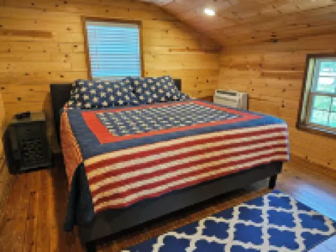 LIBERTY LODGE -- Beautiful 2-bed 2-bath Cabin in Bryant w/ Fast WiFi & AC