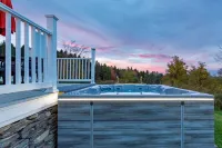 Your Peaceful, Private Retreat, Perfect for Readaways! Incredible Views!