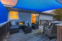 Luxurious & Comfy Haven: Prime Location ~ Pool ~ Hot Tub ~ Fire Pit ~ Gym ~ Pkg!