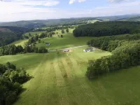 NetZero 3 Bedroom Farmhouse on Blue Ridge Parkway Hotels in Floyd County