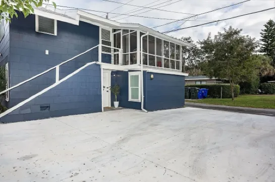 2-Bedroom Apartment Located Near Downtown Lakeland & Lake Hollingsworth