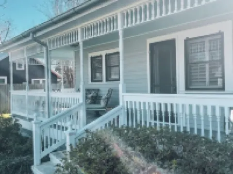 Charming Victorian Bike to Shops, Mins to Antiques & Wedding Venues 拉格蘭奇酒店