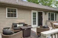 Pet Friendly Mountain Getaway, Closet to Everything