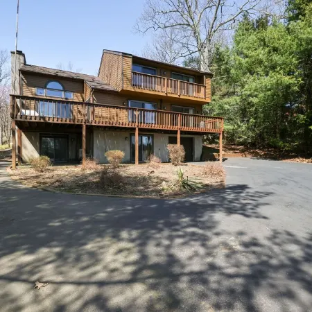 Private Lakefront on Fairview Lake - Sleeps 6-8