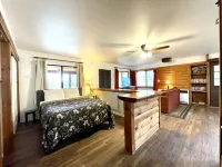 Oak Suite - Sierra Mountain Lodge