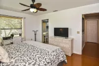 Burnt Store Isles Golf Home, W/Hot Tub/King Bed/Fast WIFI/Unbeatable Location