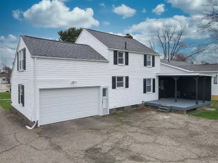 The Perfect Pass: HOF Village Escape Отели в г. Плейн Тауншип