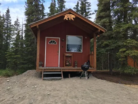 Casey’s Bear Den is a cozy cabin near Johnson Lake and the Kasilof River