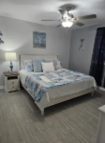 Beachy 1-Bedroom Getaway in Cape Coral – 20 Mins to Sanibel & Fort Myers Beach!