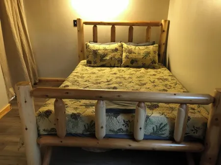 Judy's Place - 1BR, 1 Bath w/ Q, K, and Twin bed. Full kitchen.