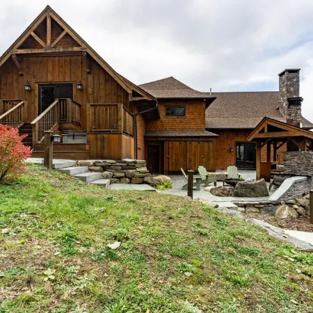 Stunning Mountaintop Retreat with High End Amenities and Four Fireplaces Отели в г. Джонсберг