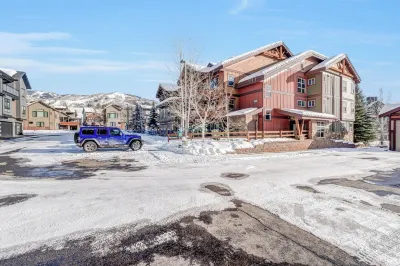 First Tracks 2br 2bath Steamboat Heaven Các khách sạn gần Bud Werner Memorial Library