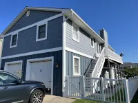 Canal front 4 Bedroom - 3 bath beach house, 2.5 blocks 5 minute to the beach