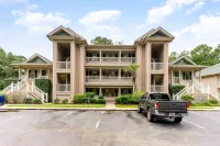 Stylish King + Queen Suites Lake-View End Unit, Golf & Beach Nearby – No Stairs