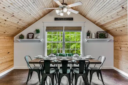 Wow!! Family Friendly Getaway:Hot Tub, Fire Pit, Nature, Wine & Weddings