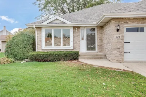 Newly renovated 2 bedroom townhome in charming Manteno. Hotels in Manteno