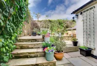 Barbican View, luxury Grade II listed apartment opposite Alnwick Castle Hotels in 