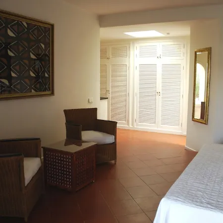 Los Helechos, Charming villa, pool with hydromassage and a large covered terrace