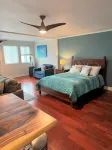 Cozy, updated King studio located on golf course in popular Waikoloa Village.
