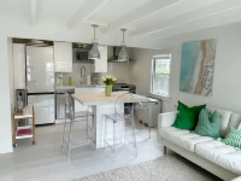 Newly renovated house in Brandt Point, right near town and Children's Beach