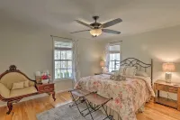 Home - Retreat w/ Pool and Hot Tub on 5 acres !!