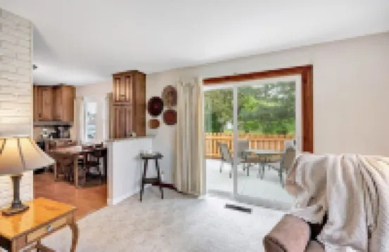 Well maintained home. Close to events. EAA, Packer games, Mile of Music.