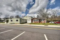 Lovely Brick Cottage in Downtown Blue Ridge - 4-Star