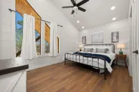 New Built Cabin with Indoor Swimming Pool in Pigeon Forge