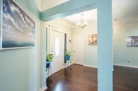 Lakeshore Hideaway - Charming 4BD Heartbeat Away from Lake Nasworthy & Airport Hotels in San Angelo