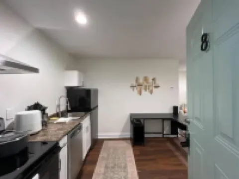 Stylish 1BR with full kitchen