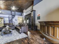 Lincoln’s Loft - Speakeasy Suite Hoteles en Condado de Logan