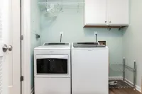 Charming 2-bedroom townhome in delightful Manteo.