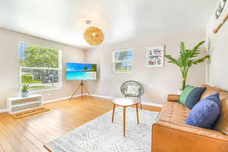 Minutes to Hard Rock casino, downtown, Busch Garden