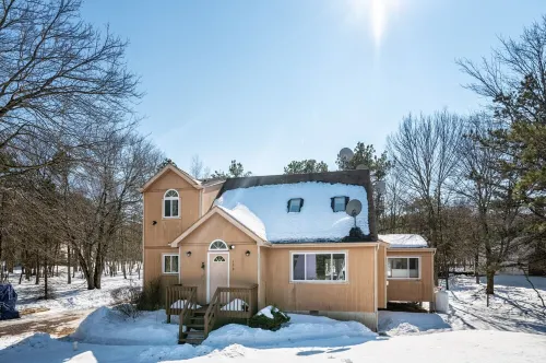 Inn Kognito 4 Modern Farmhouse, Fireplace, HOT TUB, Sauna, Fire Pit, game room