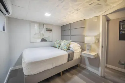 84’YACHT, DEEP SPRING DISCOUNTS,KING BEDS,MASSAGES,CHEF,KAYAKS,SUP