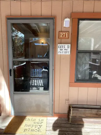 Cozy M&M’s Condo-2 blocks from resort lift!