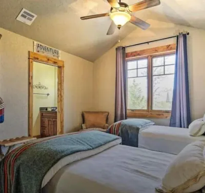Beautiful Red Feather Lake House in Exclusive Fox Acres Gated Community! Hotels near Redfeather Visitor Center