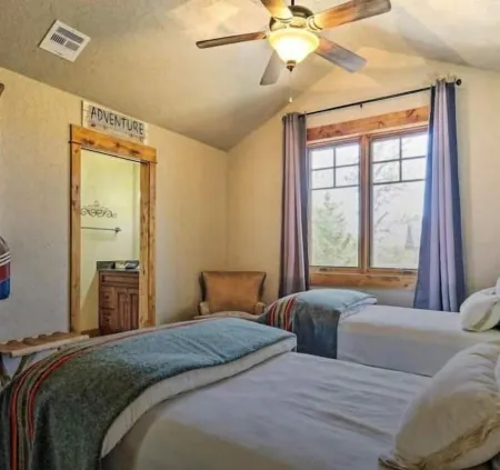 Beautiful Red Feather Lake House in Exclusive Fox Acres Gated Community! Отели в г. Ред Фетер Лейкс