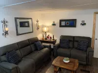 Charming 3-bedroom mobile home with Starlink WiFi in serene area of Stephenville