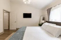 Luxe Decatur Duplex - Both Sides