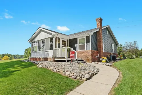 Cozy Cottage at Long Lake with plenty of outdoor space! Hotels in Livingston County