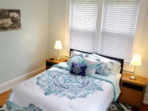 Charismatic 4-bedroom home on the New River ニュー・リバーのホテル