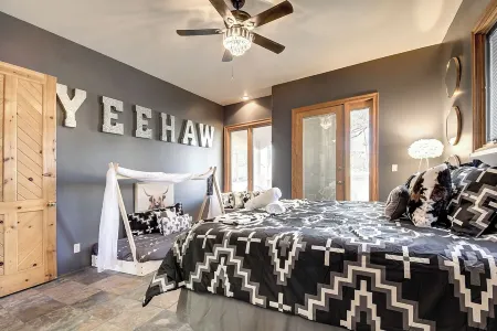 Double D Ranch- Heated Pool, Hot Tub & Endless Views! Отели в г. Кейв Крик