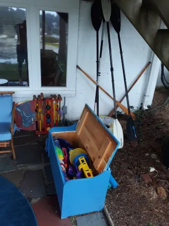 Gorgeous lake beachfront private apartment with canoe, kayaks,  & home  theatre