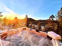 Sunrise+Sunset views - HotTub / Firepit / RecRoom / BBQ / Yoga studio /Treadmill